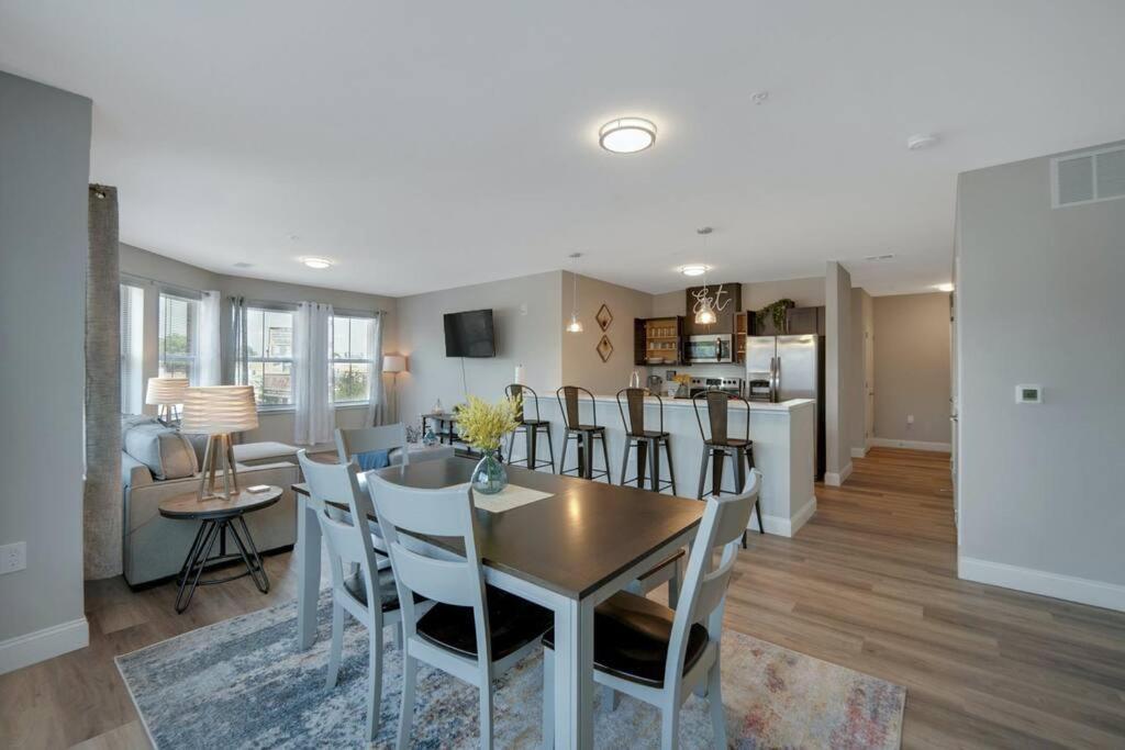 Beautiful 2Br Apt/Ewr Airport/King /Free Parking Newark Exteriér fotografie