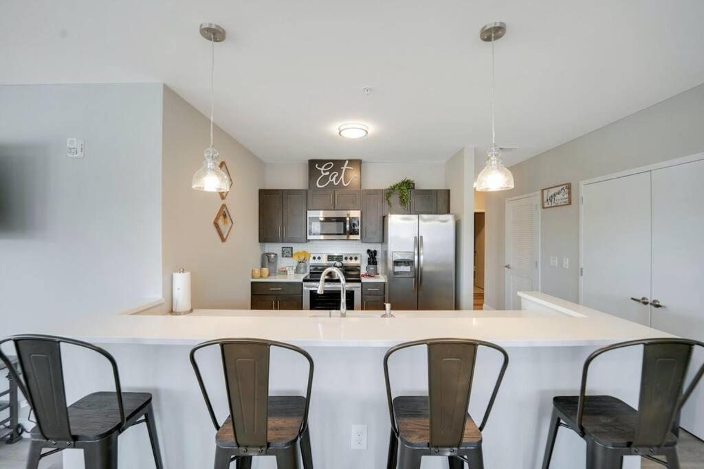 Beautiful 2Br Apt/Ewr Airport/King /Free Parking Newark Exteriér fotografie