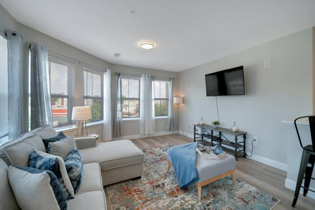 Beautiful 2Br Apt/Ewr Airport/King /Free Parking Newark Exteriér fotografie