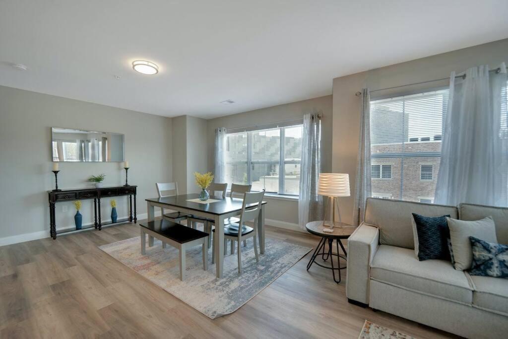Beautiful 2Br Apt/Ewr Airport/King /Free Parking Newark Exteriér fotografie