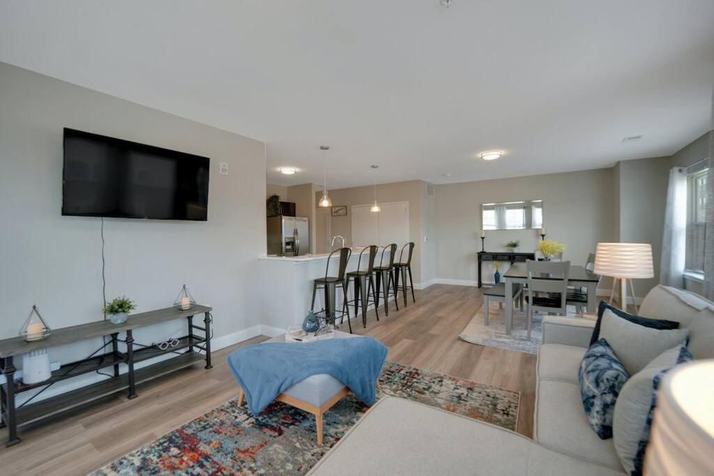 Beautiful 2Br Apt/Ewr Airport/King /Free Parking Newark Exteriér fotografie