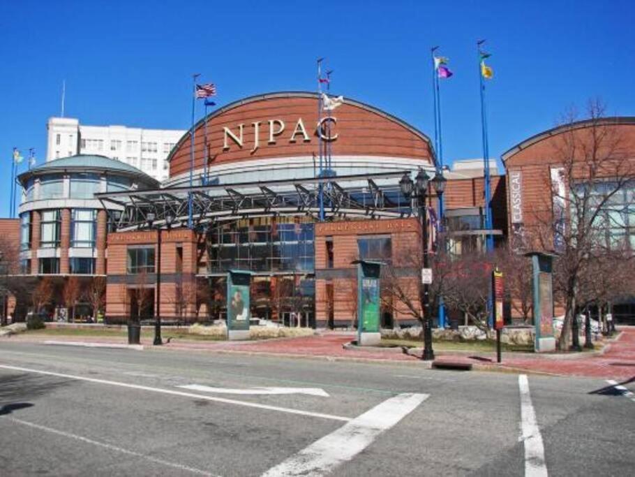 Beautiful 2Br Apt/Ewr Airport/King /Free Parking Newark Exteriér fotografie