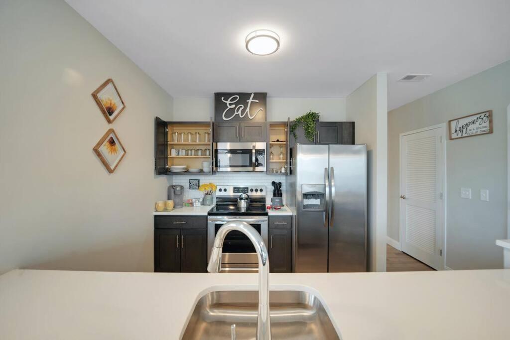 Beautiful 2Br Apt/Ewr Airport/King /Free Parking Newark Exteriér fotografie